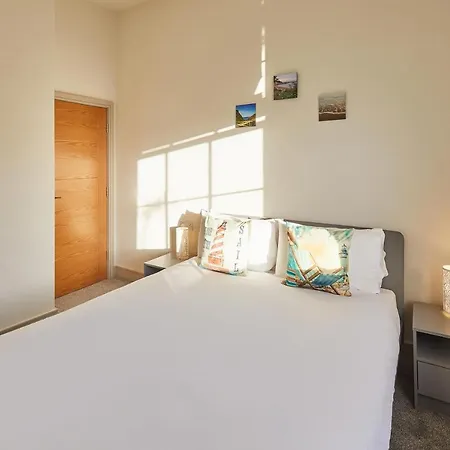 Host & - 2 Maritime * 斯卡伯勒