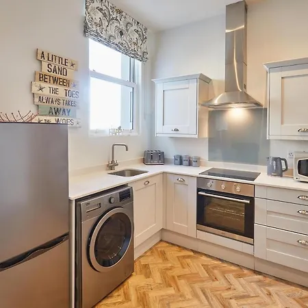 Host & - 2 Maritime * 斯卡伯勒