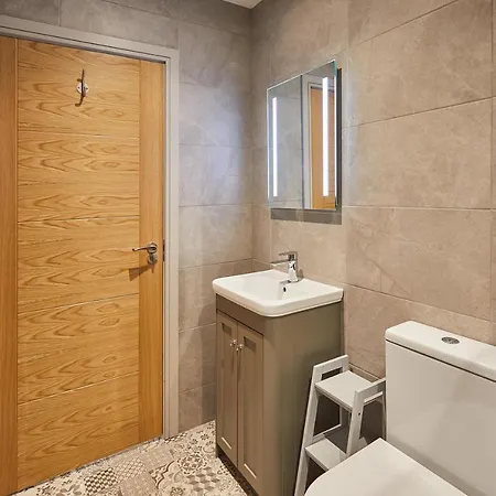 Host & - 2 Maritime 公寓