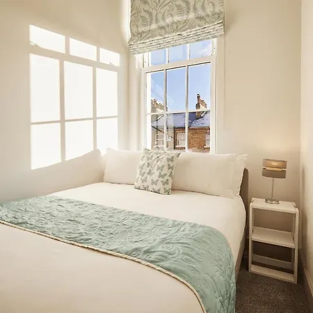 Host & - 2 Maritime *