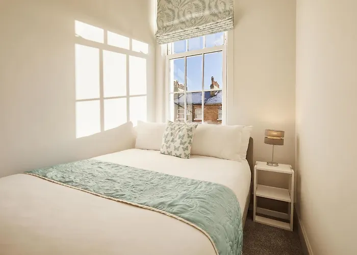 Host & - 2 Maritime *