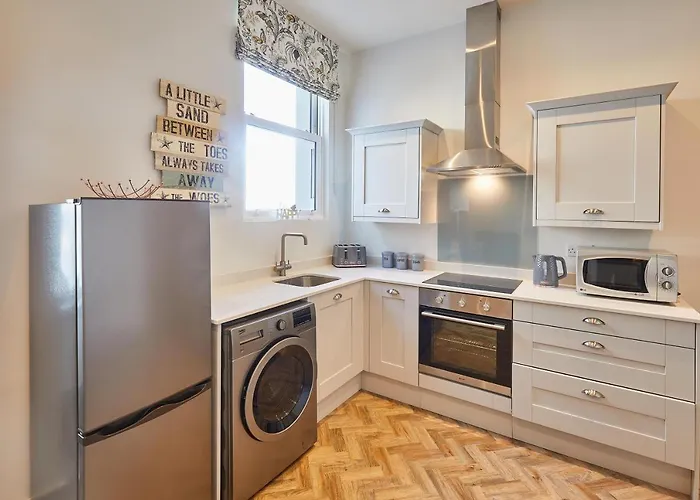 Host & - 2 Maritime * Scarborough